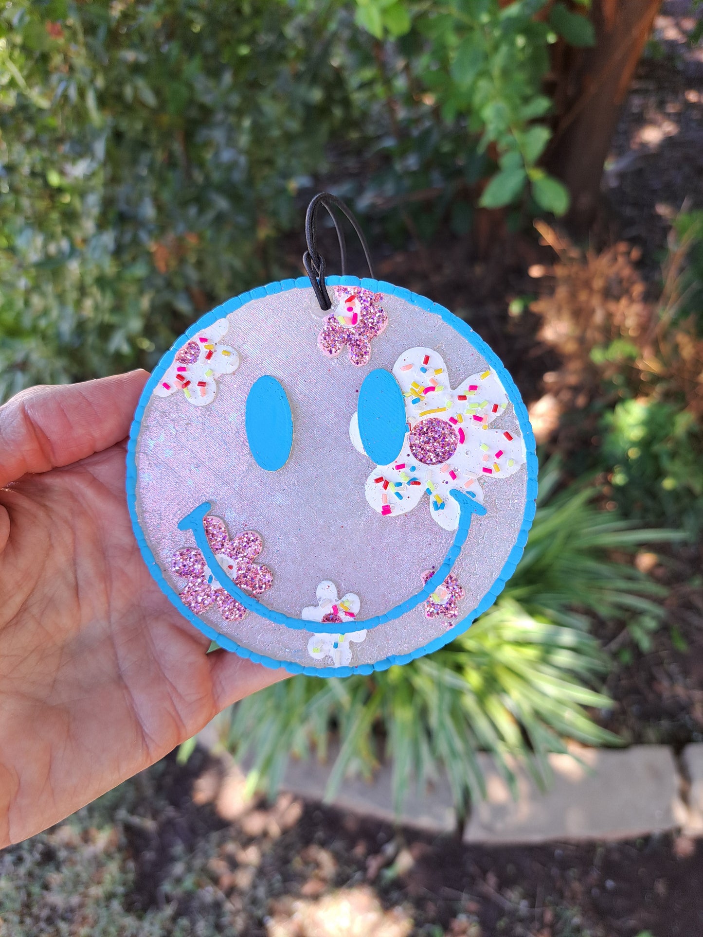 Smiley Face Freshie - Blue Trim Sprinkle Flowers