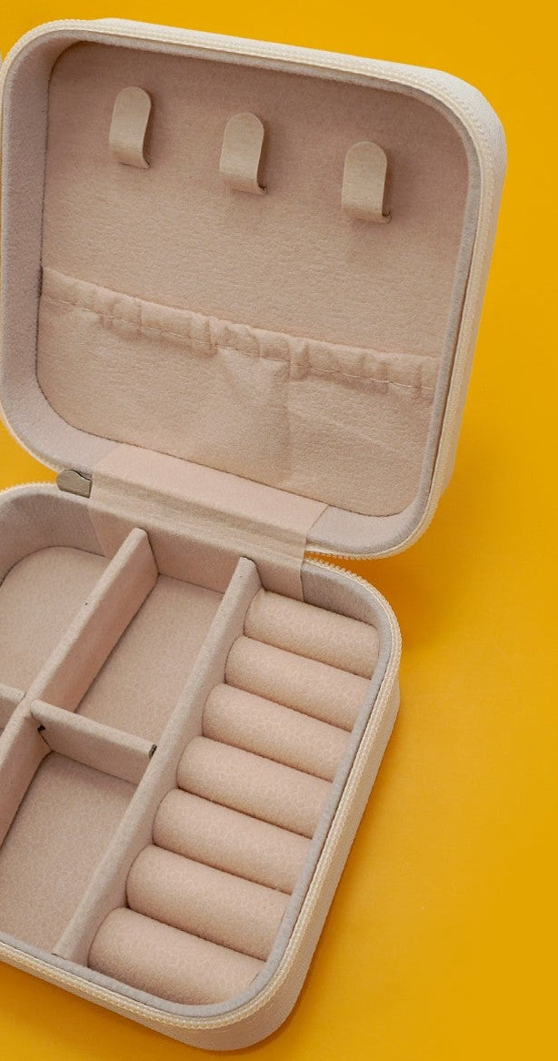Apres Ski Jewelry Organizer - Jewelry Box