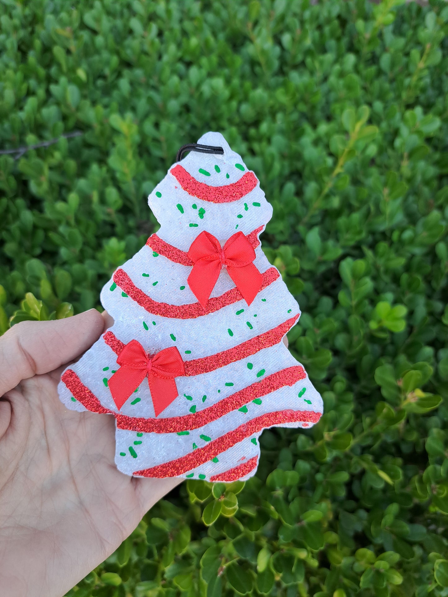 Red Trim Tree Cake With Bows Freshie